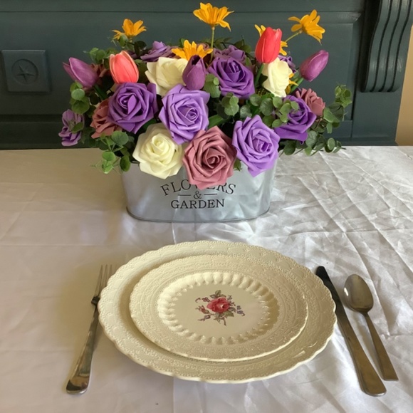 Spring/easter/wedding floral arrangement or centerpiece - Picture 3 of 3